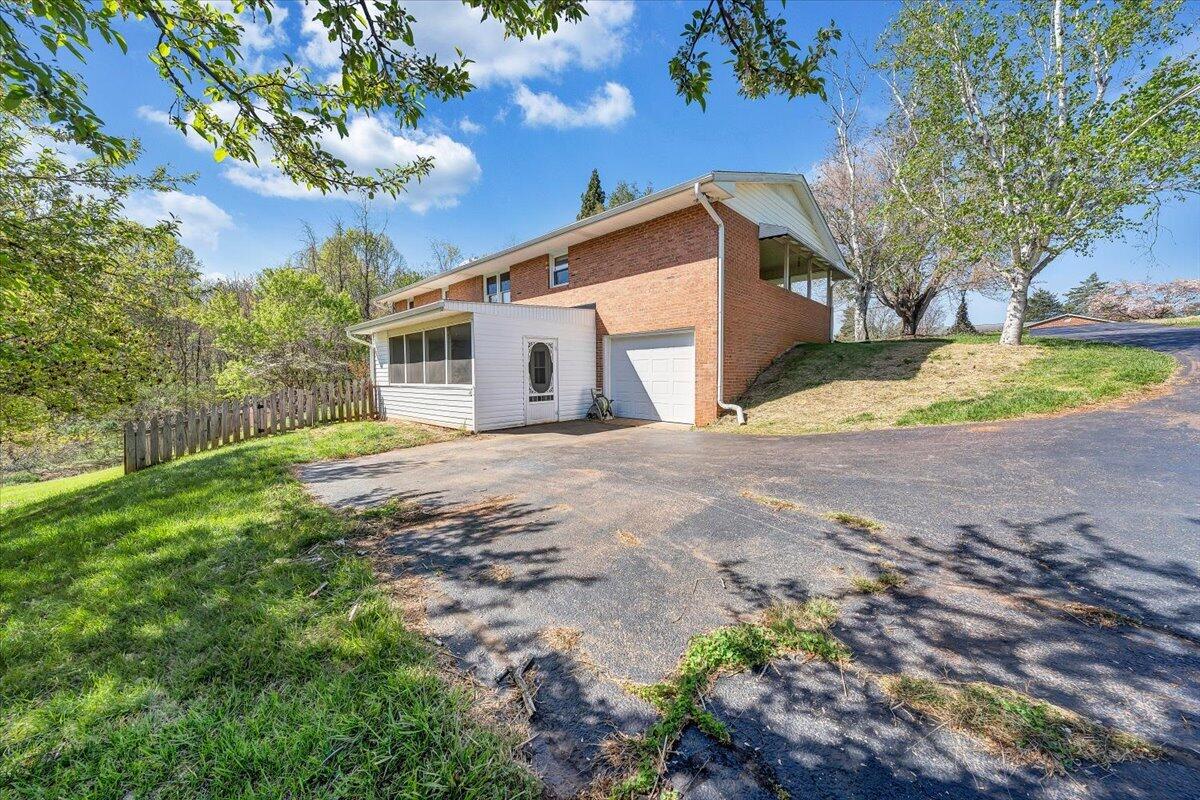 930 Farmington Road Hardy, VA 24101 - Photo 58 of 77 58-MIB08044