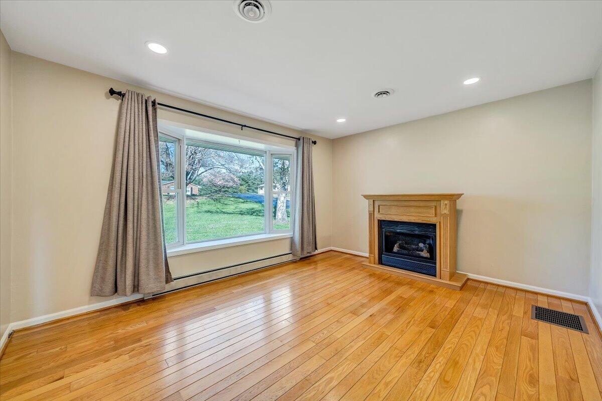 930 Farmington Road Hardy, VA 24101 - Photo 9 of 77 09-MIB07885