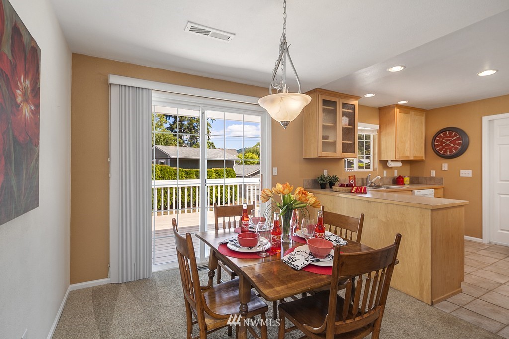 14604 Southeast 113th Street Renton, WA 98059 - Photo 4 of 11 Gallery Image 4