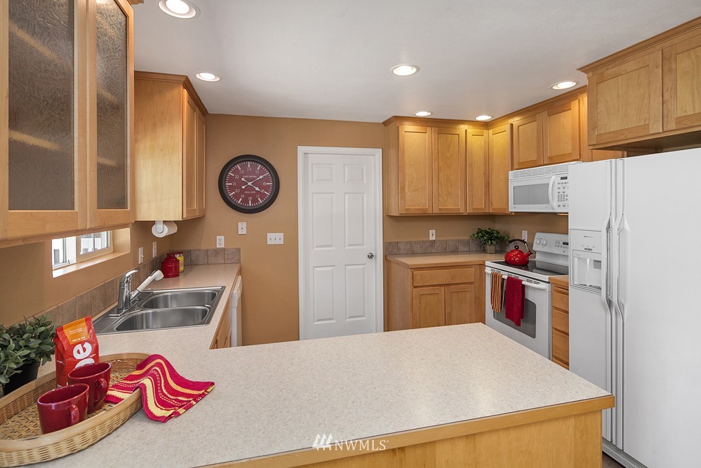 14604 Southeast 113th Street Renton, WA 98059 - Photo 5 of 11 Gallery Image 5
