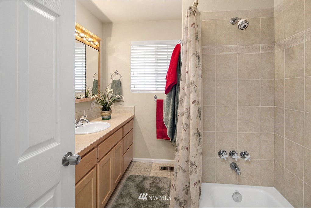 14604 Southeast 113th Street Renton, WA 98059 - Photo 8 of 11 Gallery Image 8