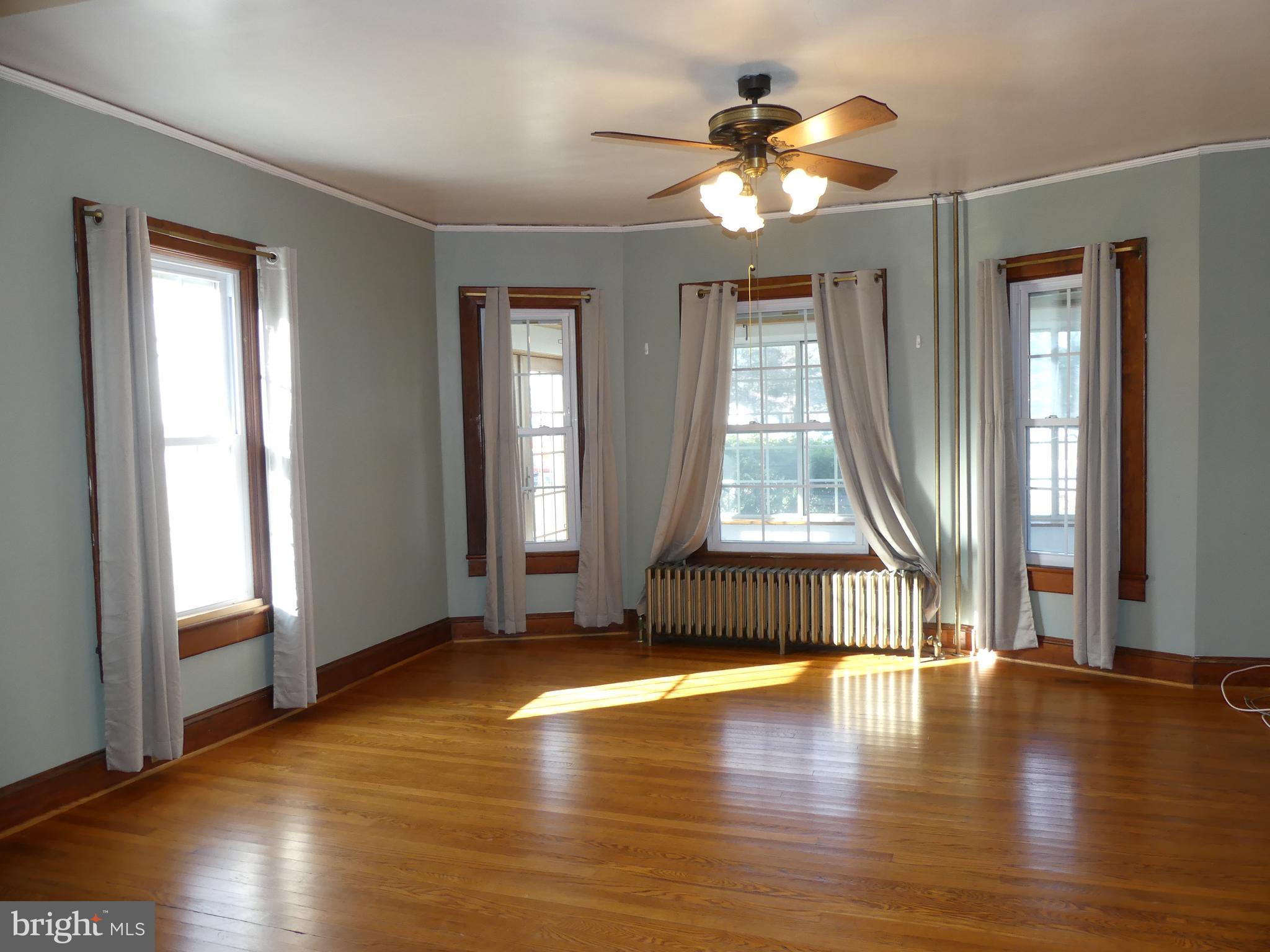 40 Old Hanover Road Reisterstown, MD 21136 - Photo 2 of 37 Living Room