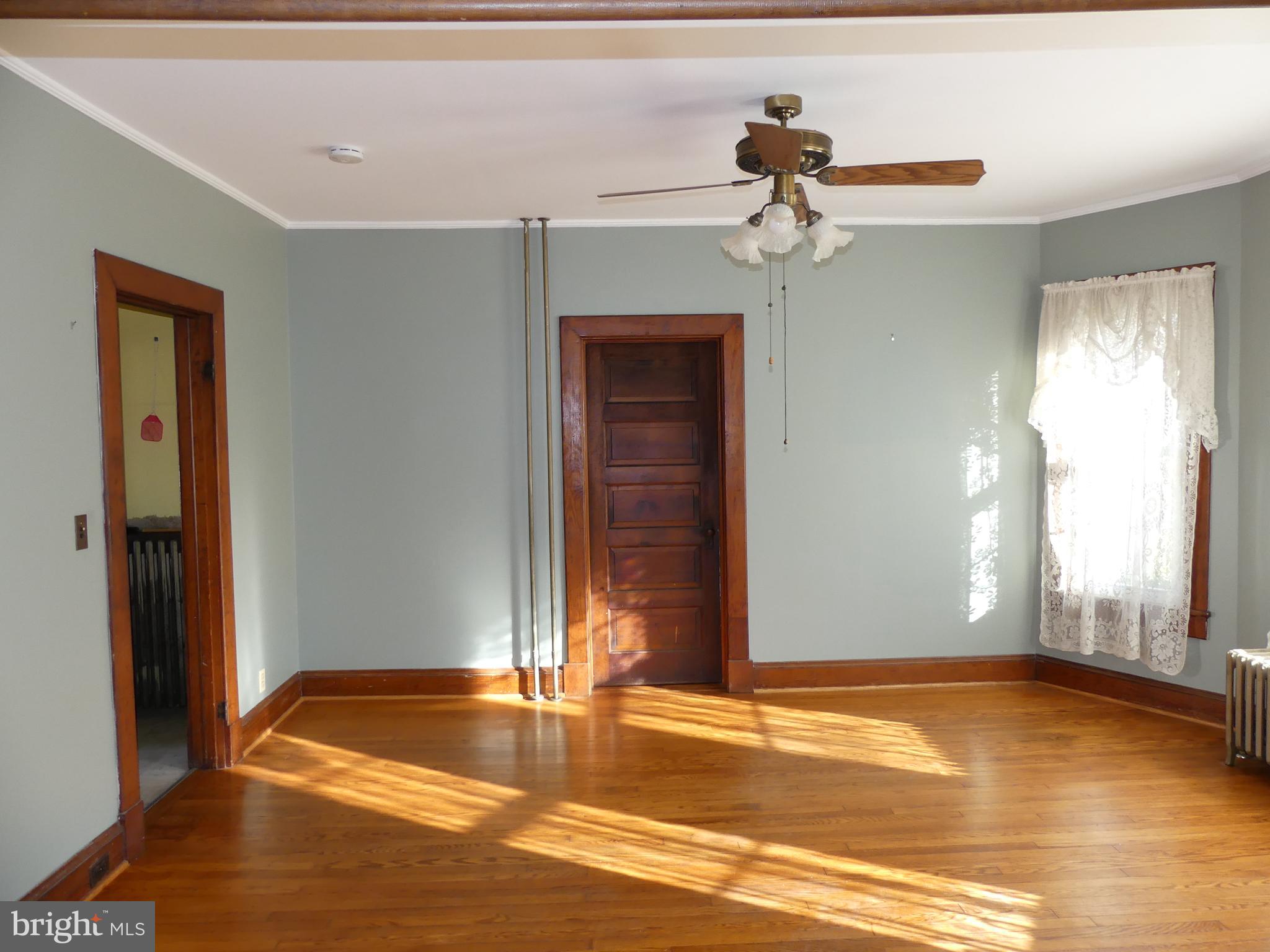 40 Old Hanover Road Reisterstown, MD 21136 - Photo 5 of 37 Ample room for family & friends in the dining room