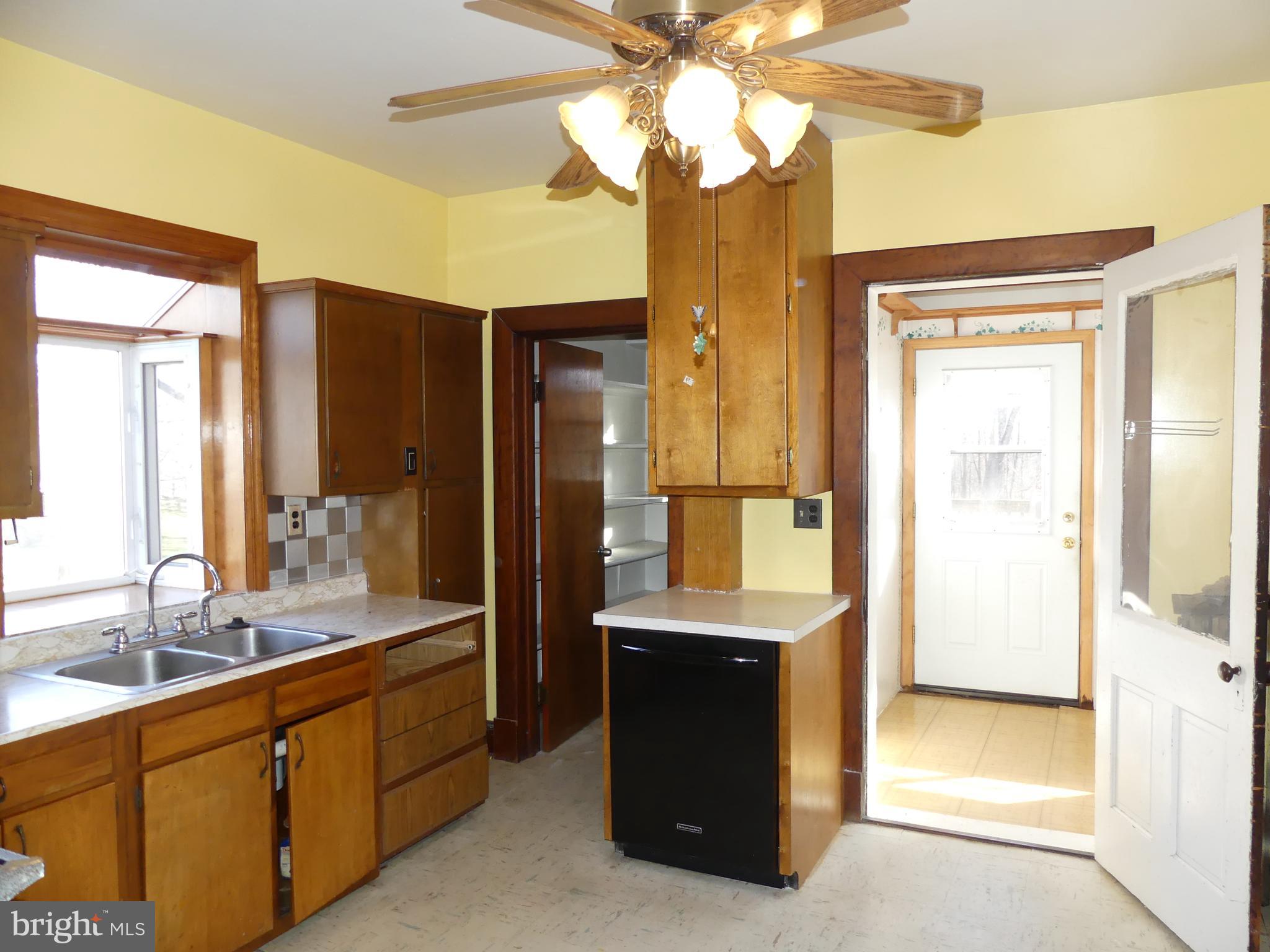 40 Old Hanover Road Reisterstown, MD 21136 - Photo 8 of 37 Kitchen with the laundry room access on your right