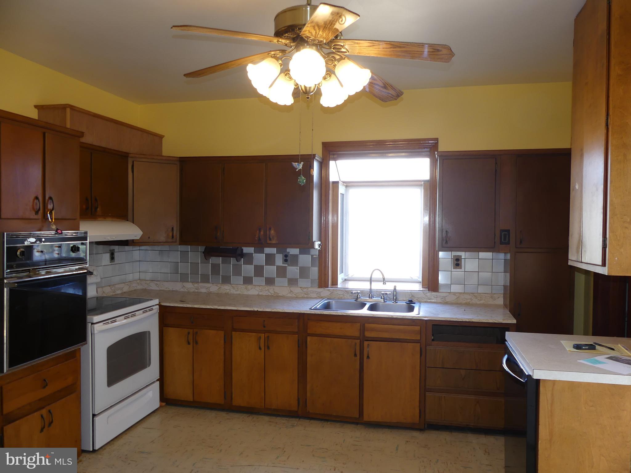 40 Old Hanover Road Reisterstown, MD 21136 - Photo 9 of 37 Lots of cabinet & counter space