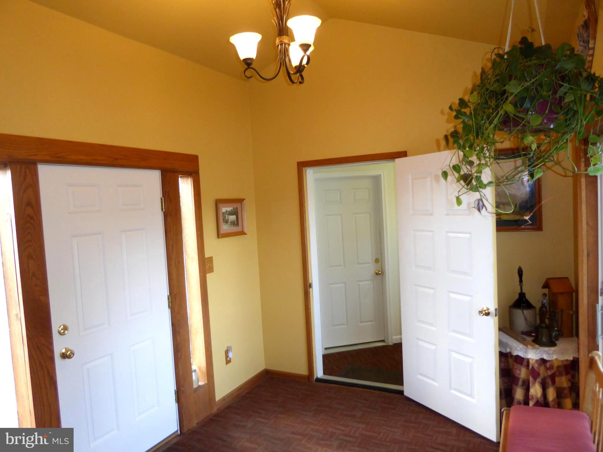 719 Mill Road Telford, PA 18969 - Photo 23 of 27 Foyer