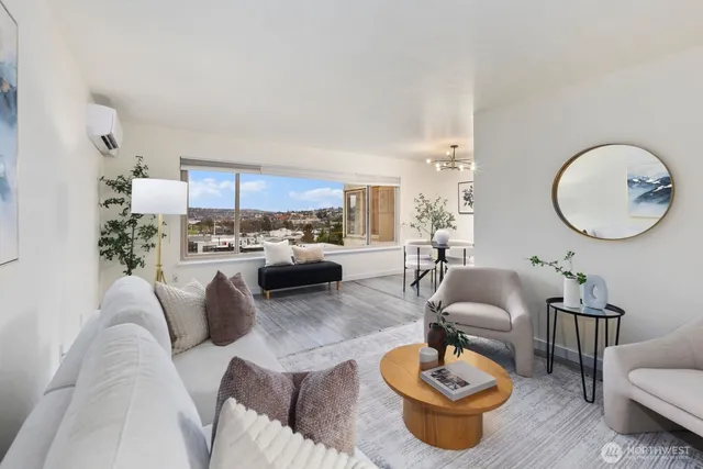 $395,000 | 2703 Boylston Avenue East, Unit 302, Seattle, WA 98102