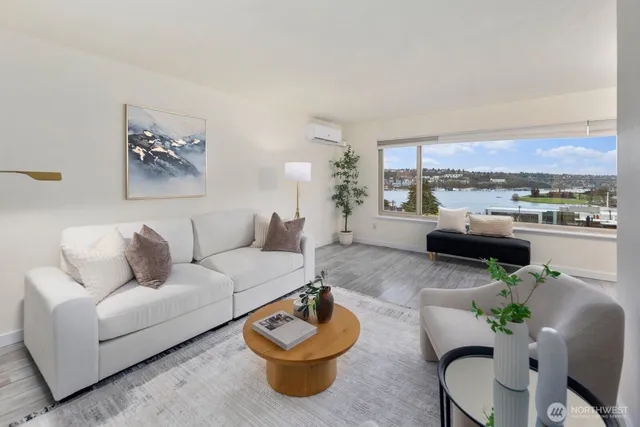 $395,000 | 2703 Boylston Avenue East, Unit 302, Seattle, WA 98102