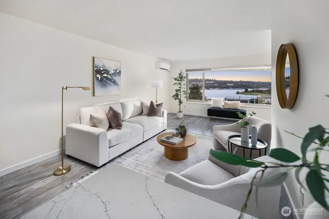 $395,000 | 2703 Boylston Avenue East, Unit 302, Seattle, WA 98102