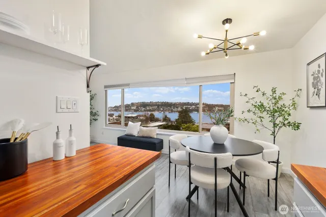 $395,000 | 2703 Boylston Avenue East, Unit 302, Seattle, WA 98102