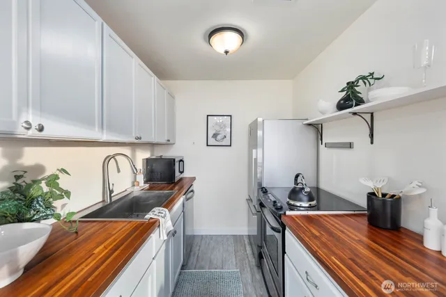 $395,000 | 2703 Boylston Avenue East, Unit 302, Seattle, WA 98102