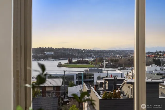 $395,000 | 2703 Boylston Avenue East, Unit 302, Seattle, WA 98102