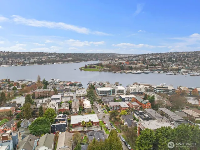 $395,000 | 2703 Boylston Avenue East, Unit 302, Seattle, WA 98102