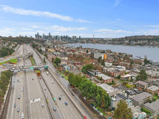 $395,000 | 2703 Boylston Avenue East, Unit 302, Seattle, WA 98102