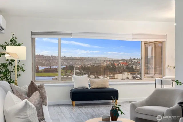 $395,000 | 2703 Boylston Avenue East, Unit 302, Seattle, WA 98102