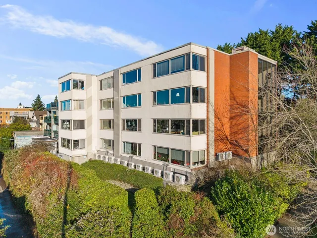 $395,000 | 2703 Boylston Avenue East, Unit 302, Seattle, WA 98102