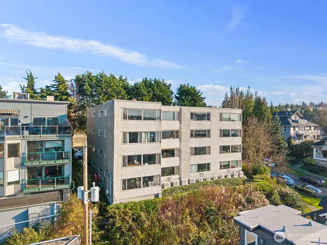$395,000 | 2703 Boylston Avenue East, Unit 302, Seattle, WA 98102