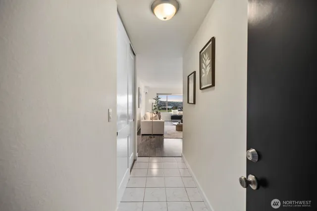 $395,000 | 2703 Boylston Avenue East, Unit 302, Seattle, WA 98102