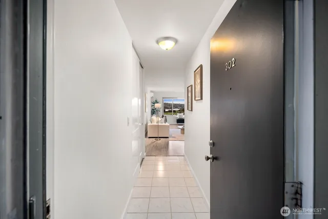 $395,000 | 2703 Boylston Avenue East, Unit 302, Seattle, WA 98102