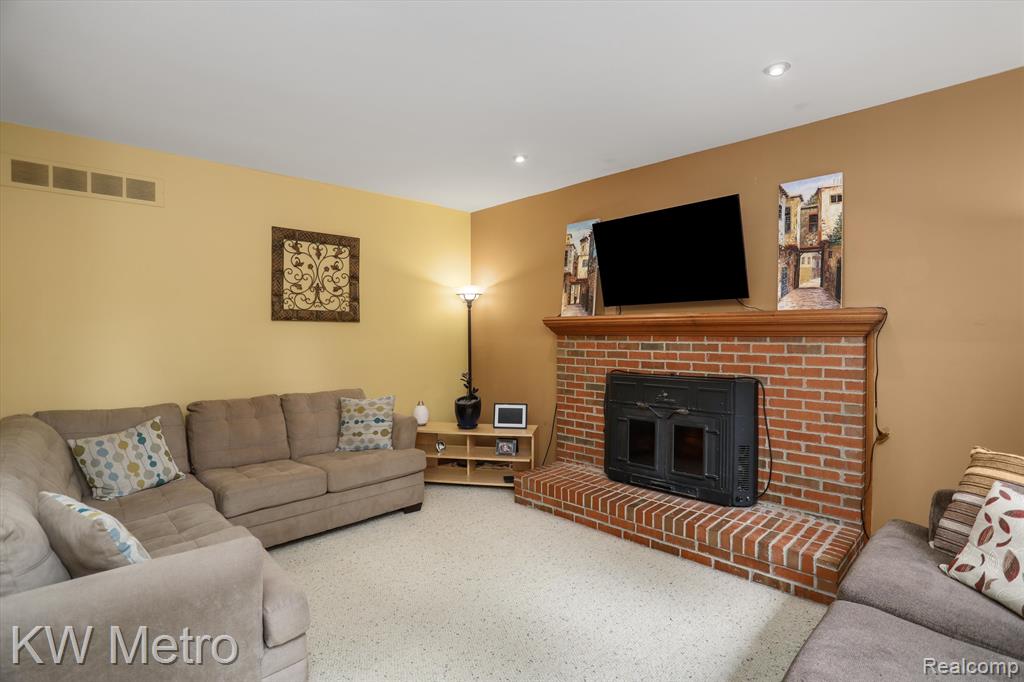1372 Sherborn Court Rochester Hills, MI 48306 - Photo 15 of 48