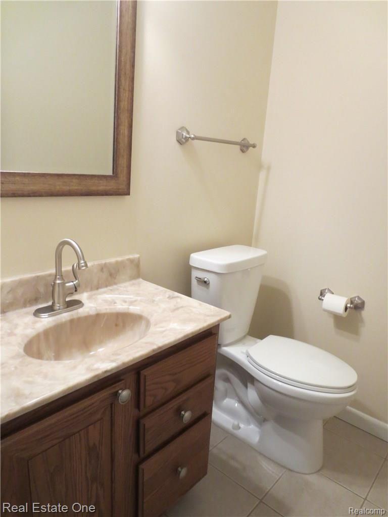 1235 Candlestick Lane, Unit 125 Rochester, MI 48306 - Photo 19 of 31 Updated Powder Room