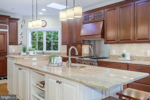 $2,100,000 | 5601 Vernon Place, Bethesda, MD 20817