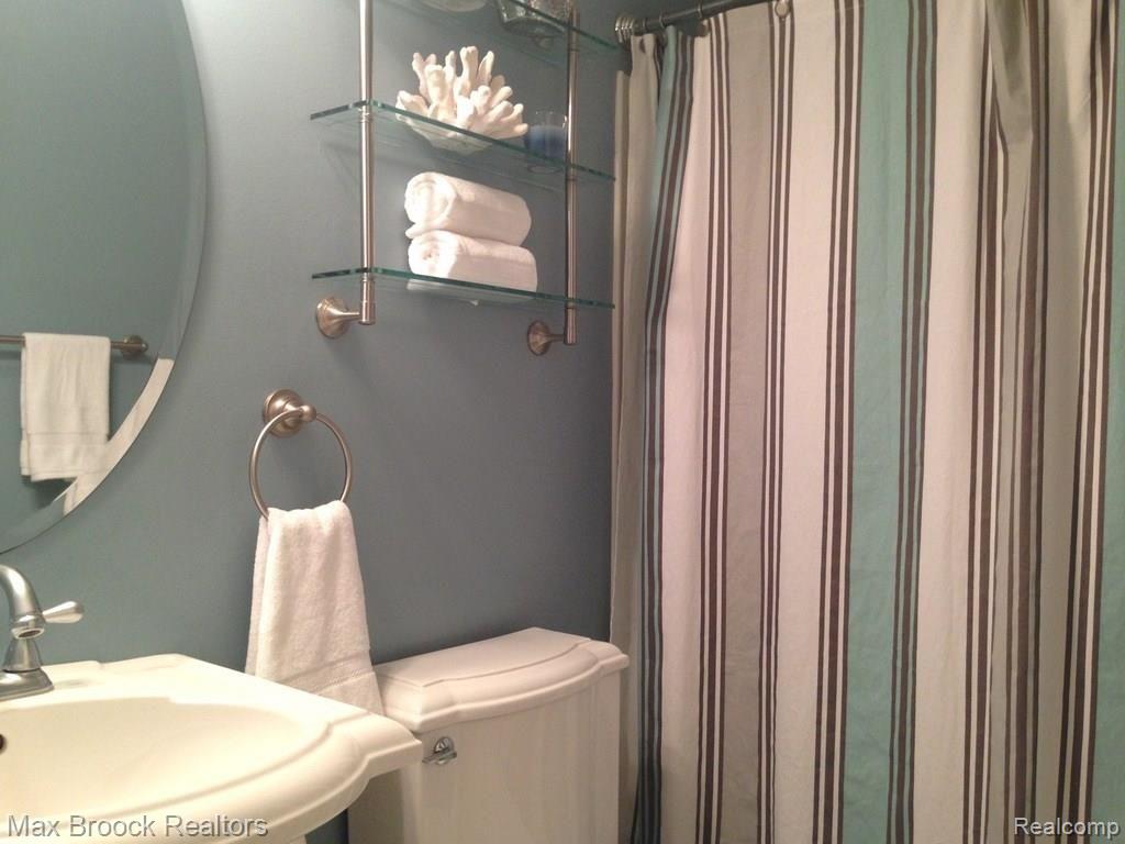 1092 Faulkner, Unit 63 Troy, MI 48083 - Photo 23 of 42
