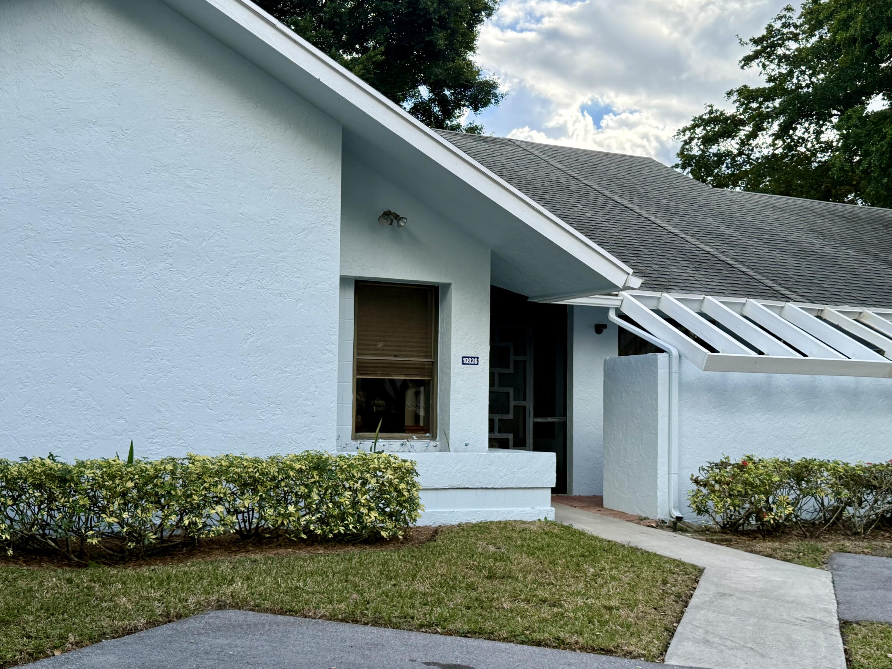 10926 Hidden Lake Place Boca Raton, FL 33498 - Photo 3 of 16 IMG_2651