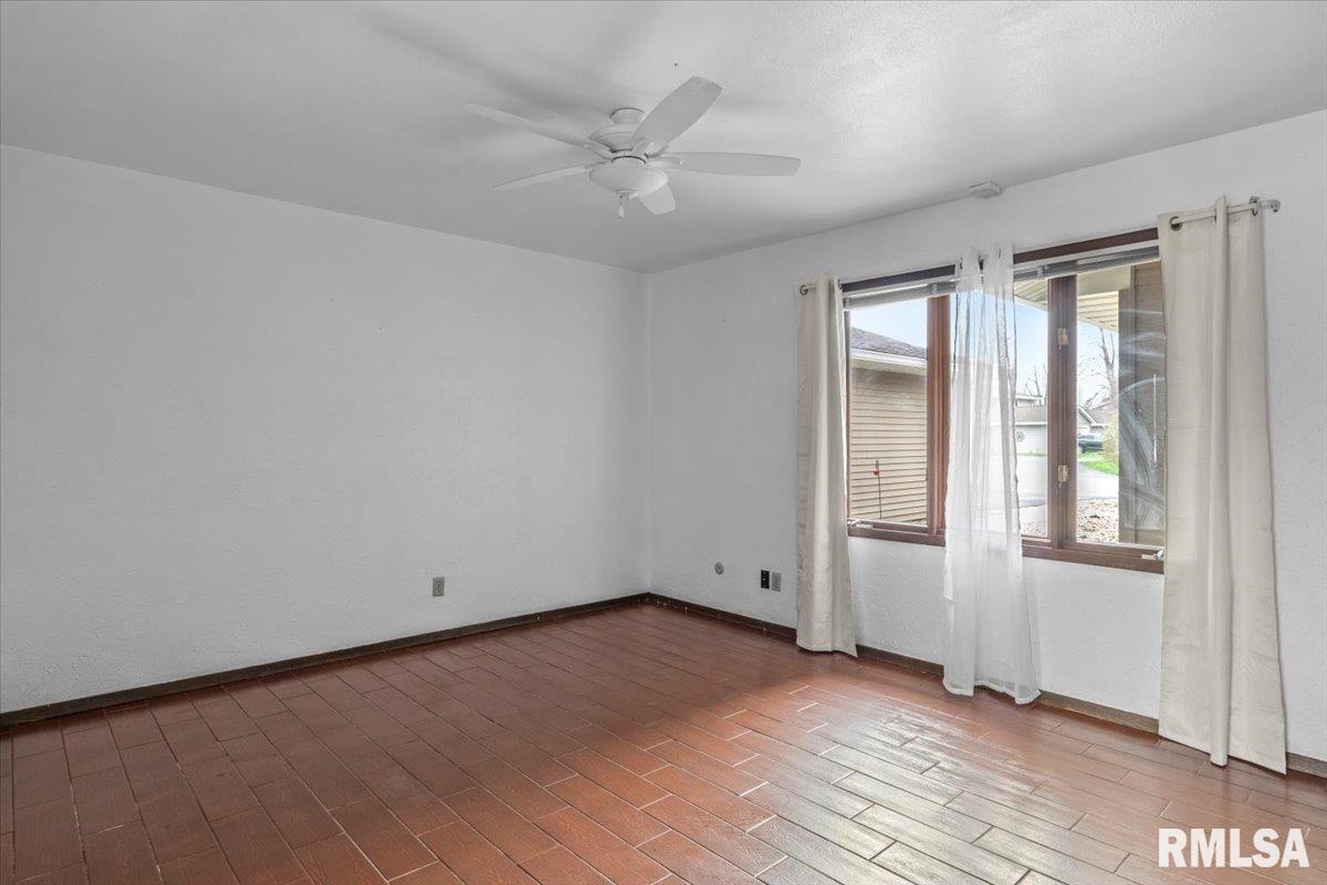 4 Brookside Place, Unit 4 Springfield, IL 62704 - Photo 3 of 27 Gallery Image 3