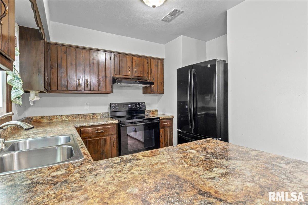 4 Brookside Place, Unit 4 Springfield, IL 62704 - Photo 6 of 27 Gallery Image 6