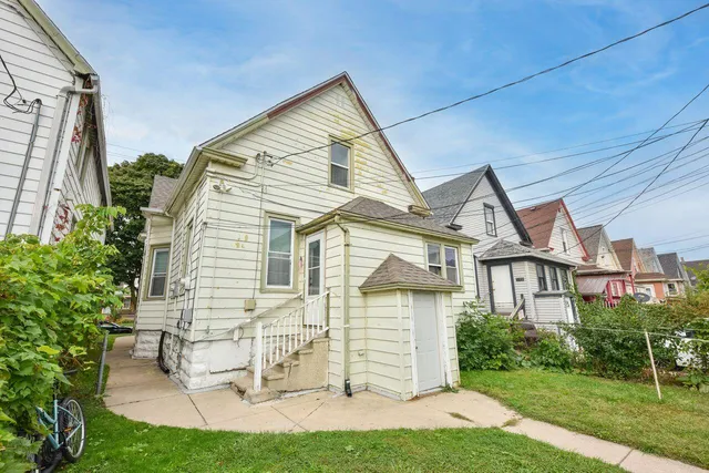 $239,900 | 2166 South 6th Street, Milwaukee, WI 53215