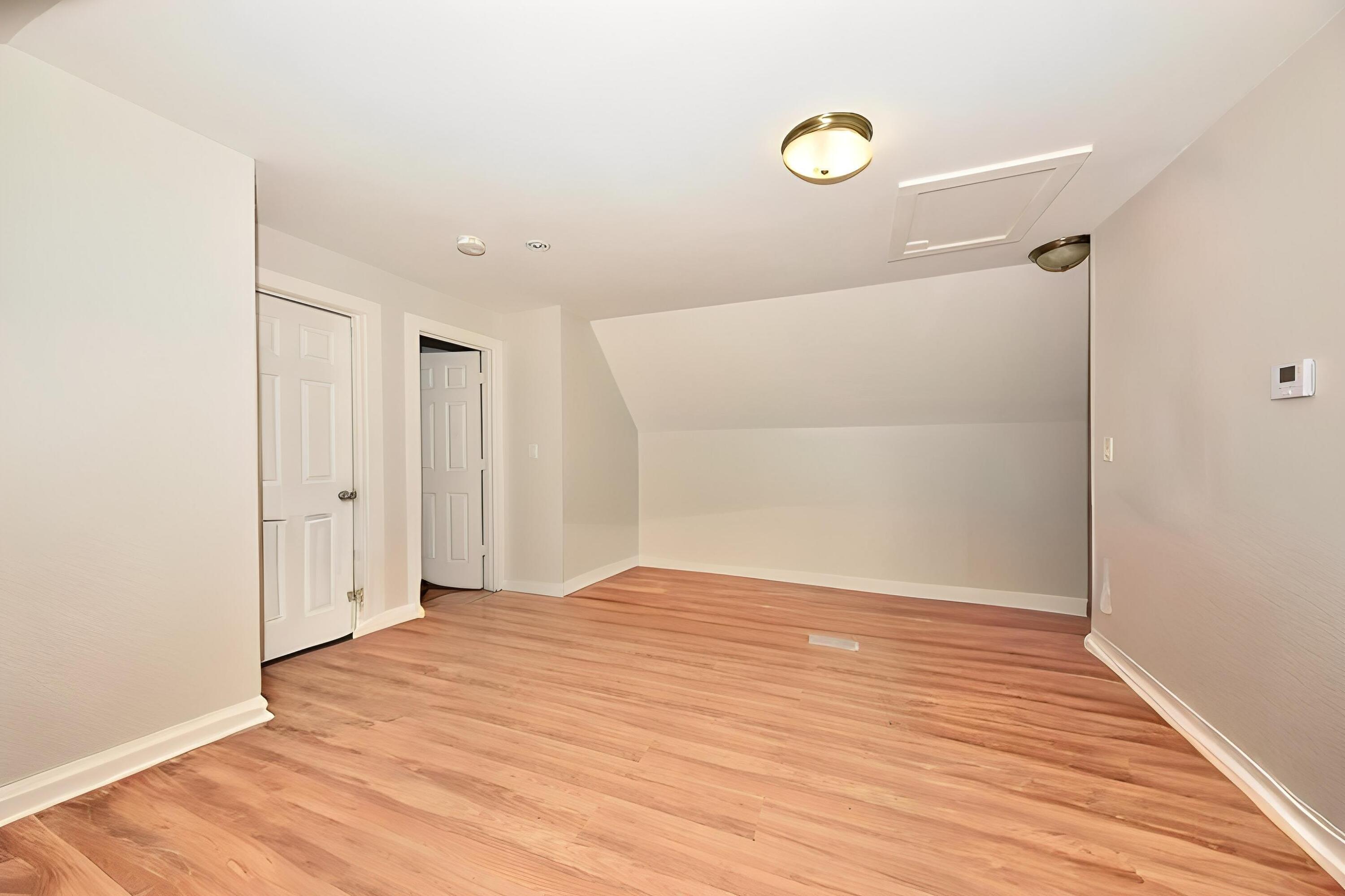 2166 South 6th Street Milwaukee, WI 53215 - Photo 9 of 24 Upper living room