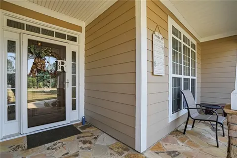 a view of entryway front of house