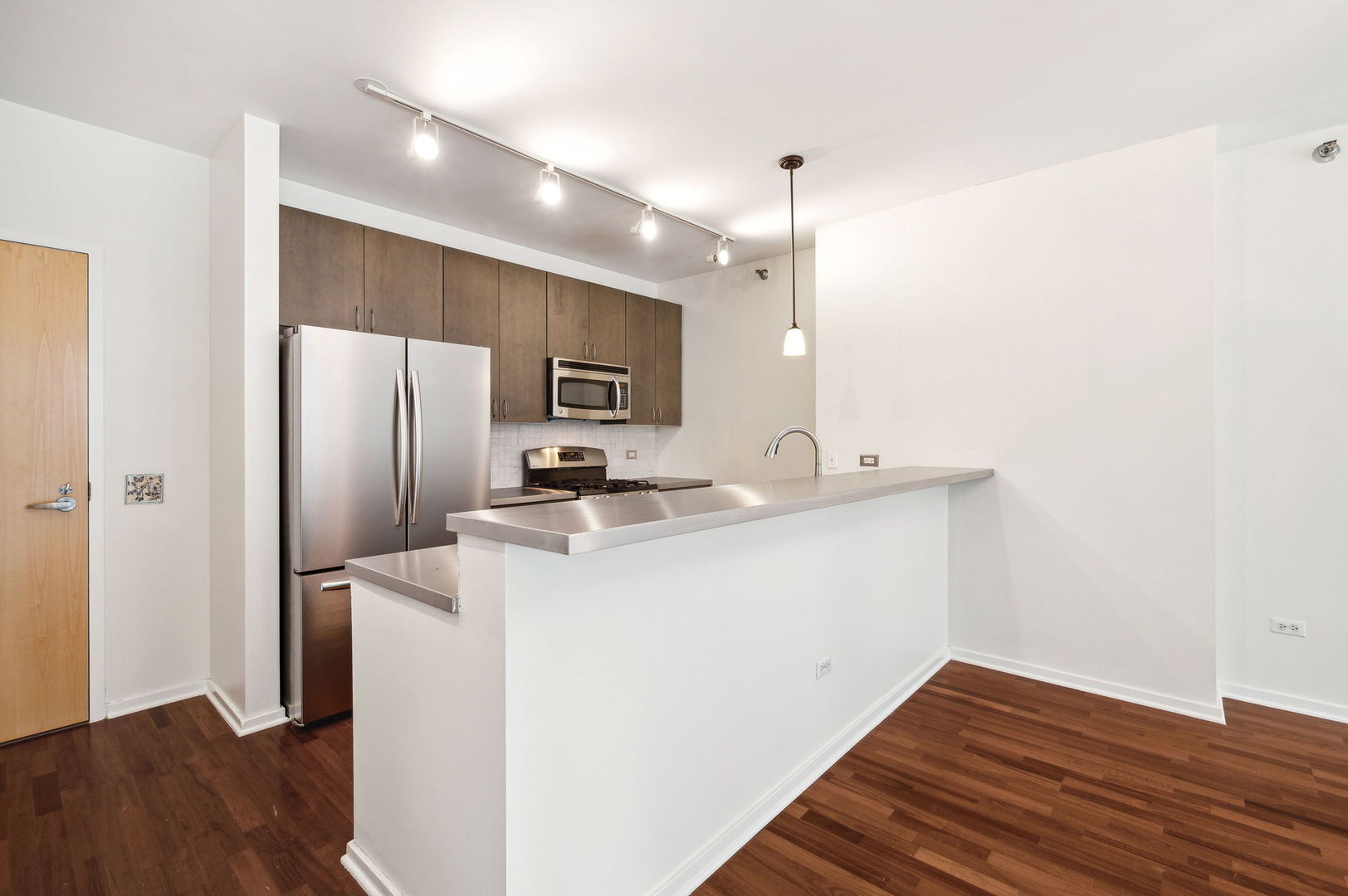 123 South Green Street, Unit 407B Chicago, IL 60607 - Photo 7 of 20 a kitchen with kitchen island a sink appliances and cabinets