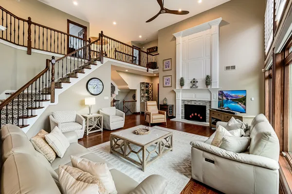 $1,295,000 | 1801 Kelly Court, Darien, IL 60561