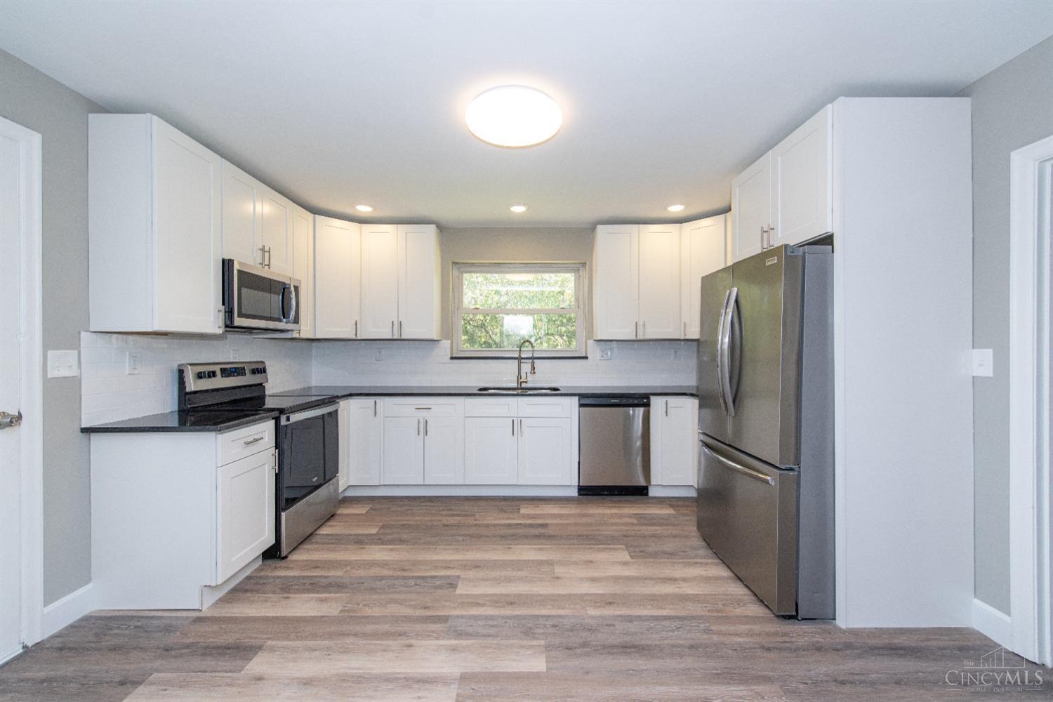 4265 Hutchinson Road Cincinnati, OH 45248 - Photo 5 of 46 Kitchen