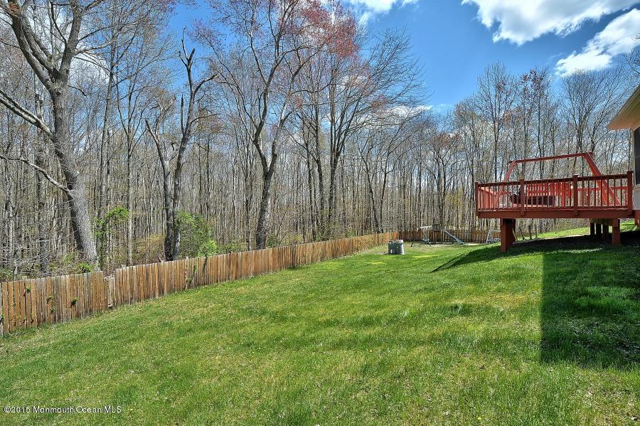 33 Larrison Road Wrightstown, NJ 08562 - Photo 33 of 35 a backyard of a house with lots of green space