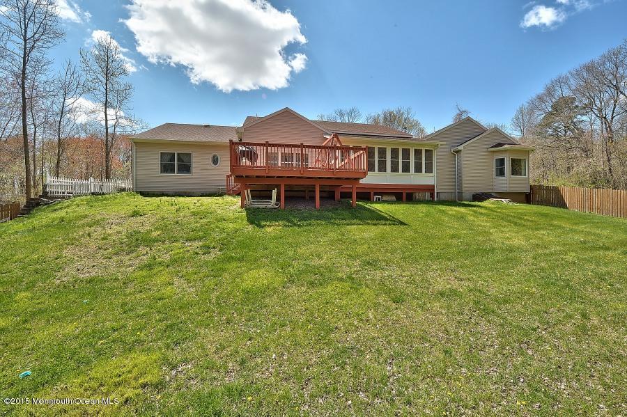 33 Larrison Road Wrightstown, NJ 08562 - Photo 34 of 35 a front view of a house with garden