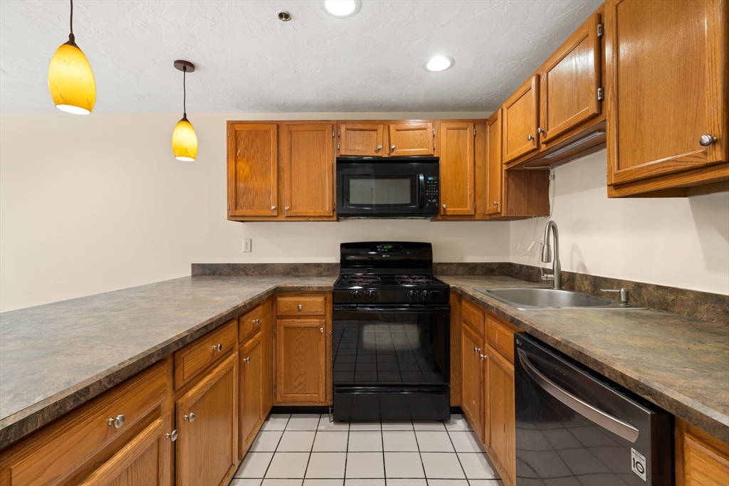 360 Littleton Road, Unit H5 Chelmsford, MA 01824 - Photo 3 of 32