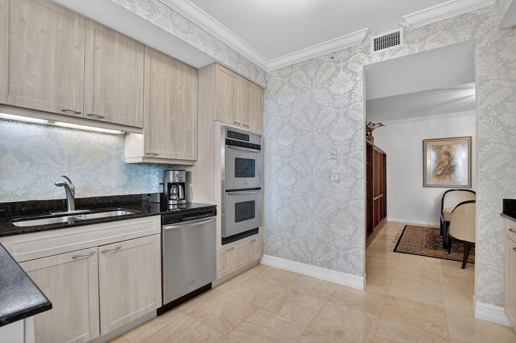 550 Southeast Mizner Boulevard, Unit B307 Boca Raton, FL 33432 - Photo 19 of 82 18-web-or-mls-DSC_5526