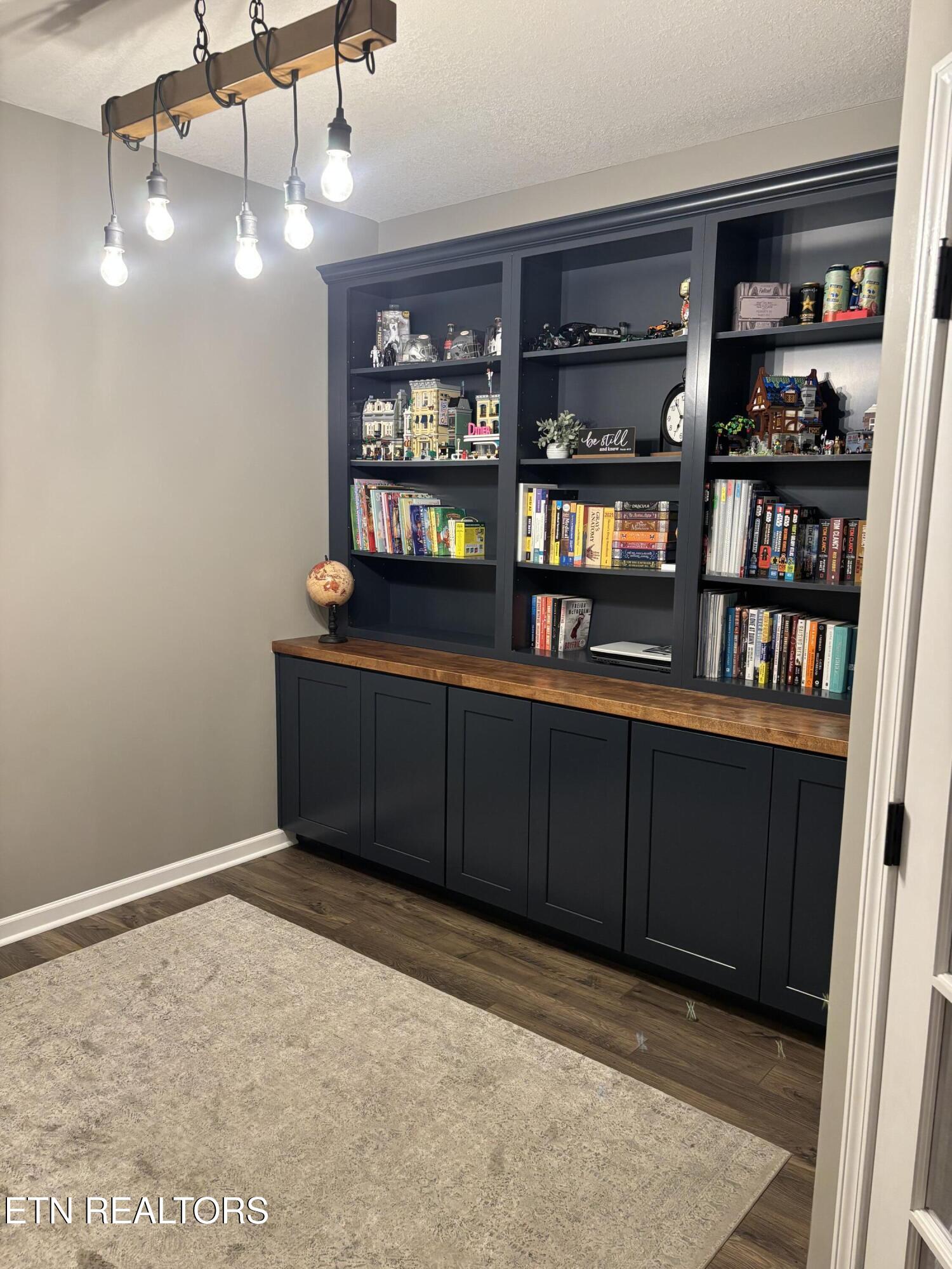 1177 Raccoon Lane Piney Flats, TN 37686 - Photo 4 of 33 IMG_3672