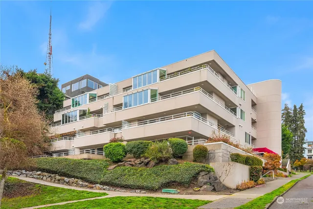 $675,000 | 1231 5th Avenue North, Unit 204, Seattle, WA 98109