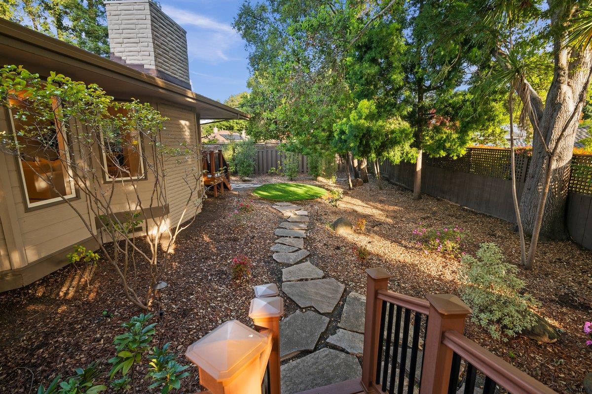 639 Morningside Road Los Altos, CA 94022 - Photo 32 of 42 a view of yard
