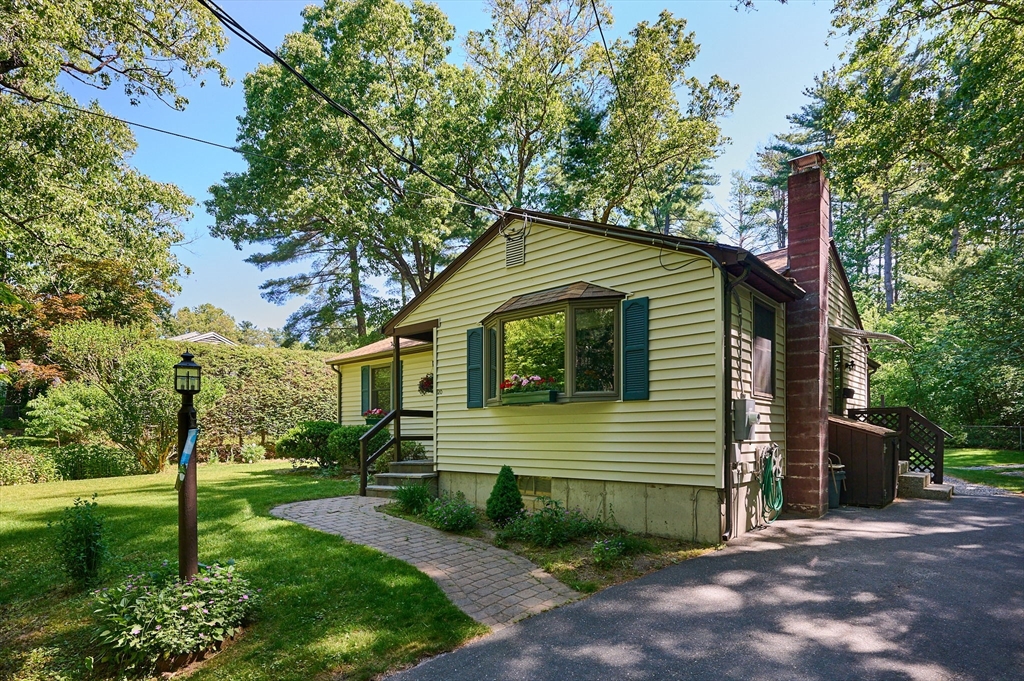 20 Cook Road Easthampton, MA 01027 - Photo 2 of 37