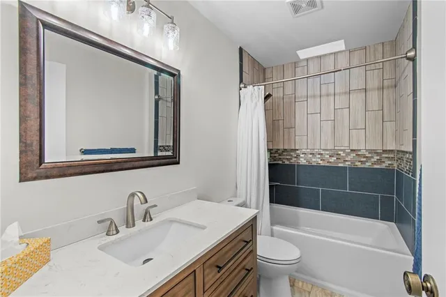 $335,000 | 201 Johnson Circle, Carrollton, MO 64633