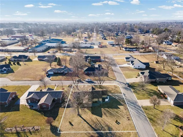 $335,000 | 201 Johnson Circle, Carrollton, MO 64633