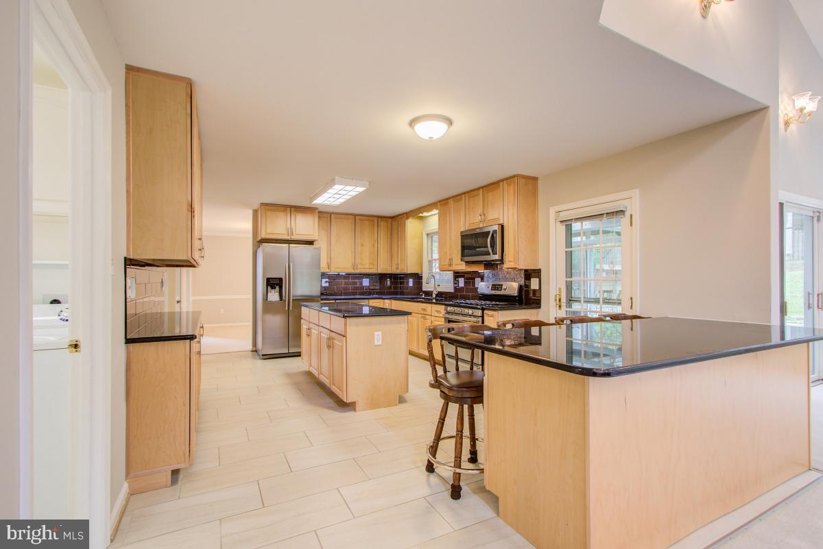 109 Summit Hall Road Gaithersburg, MD 20877 - Photo 7 of 57 Breakfast Bar