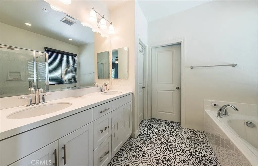 11811 Cramer Road Yucaipa, CA 92399 - Photo 34 of 56 a bathroom with a tub a sink shower and a mirror