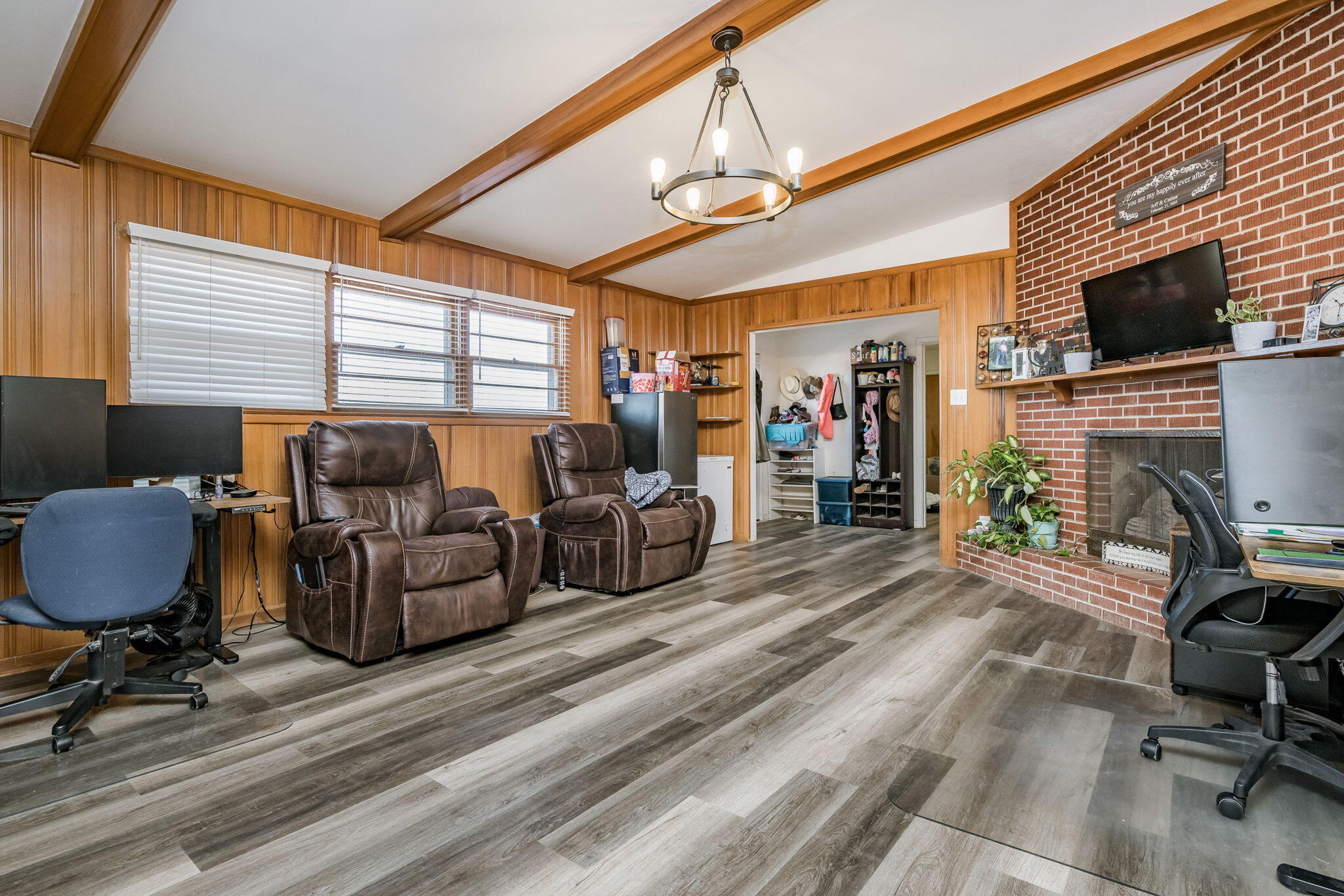 1723 County Road 9 Tulia, TX 79088 - Photo 6 of 32 a living room with furniture a flat screen tv and a window