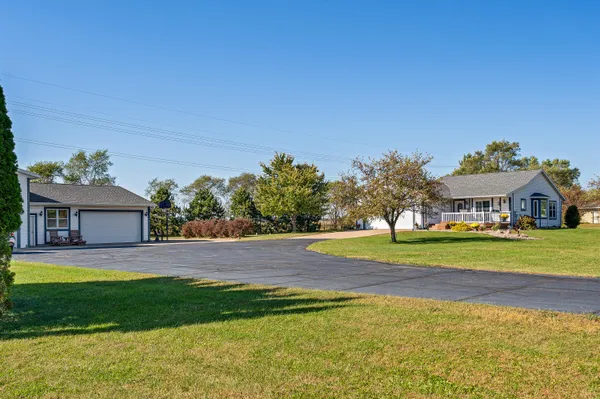 N7829 Bluffview Court, Holland, WI 54636